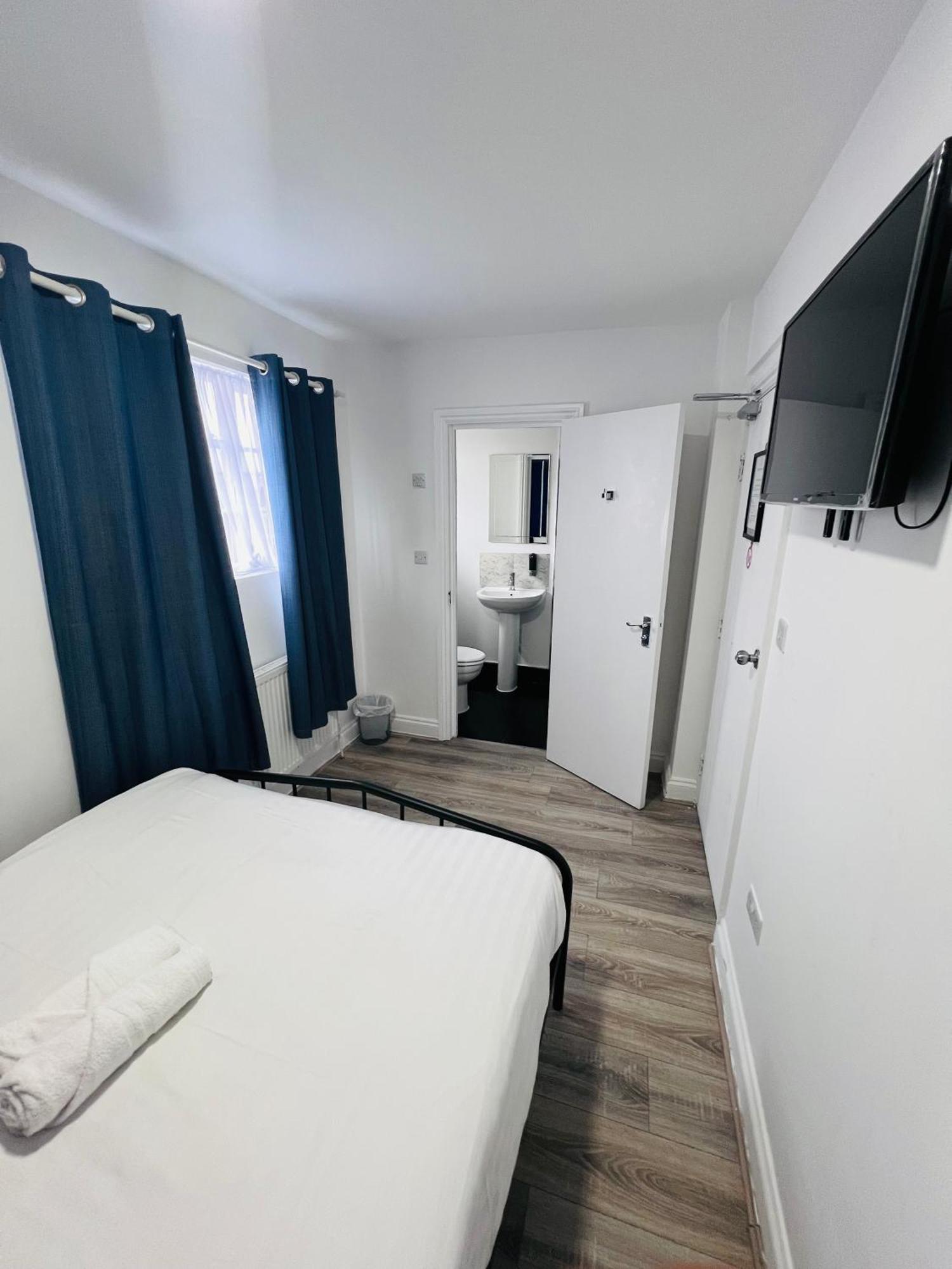 The Bank Hotel Barking  Ngoại thất bức ảnh
